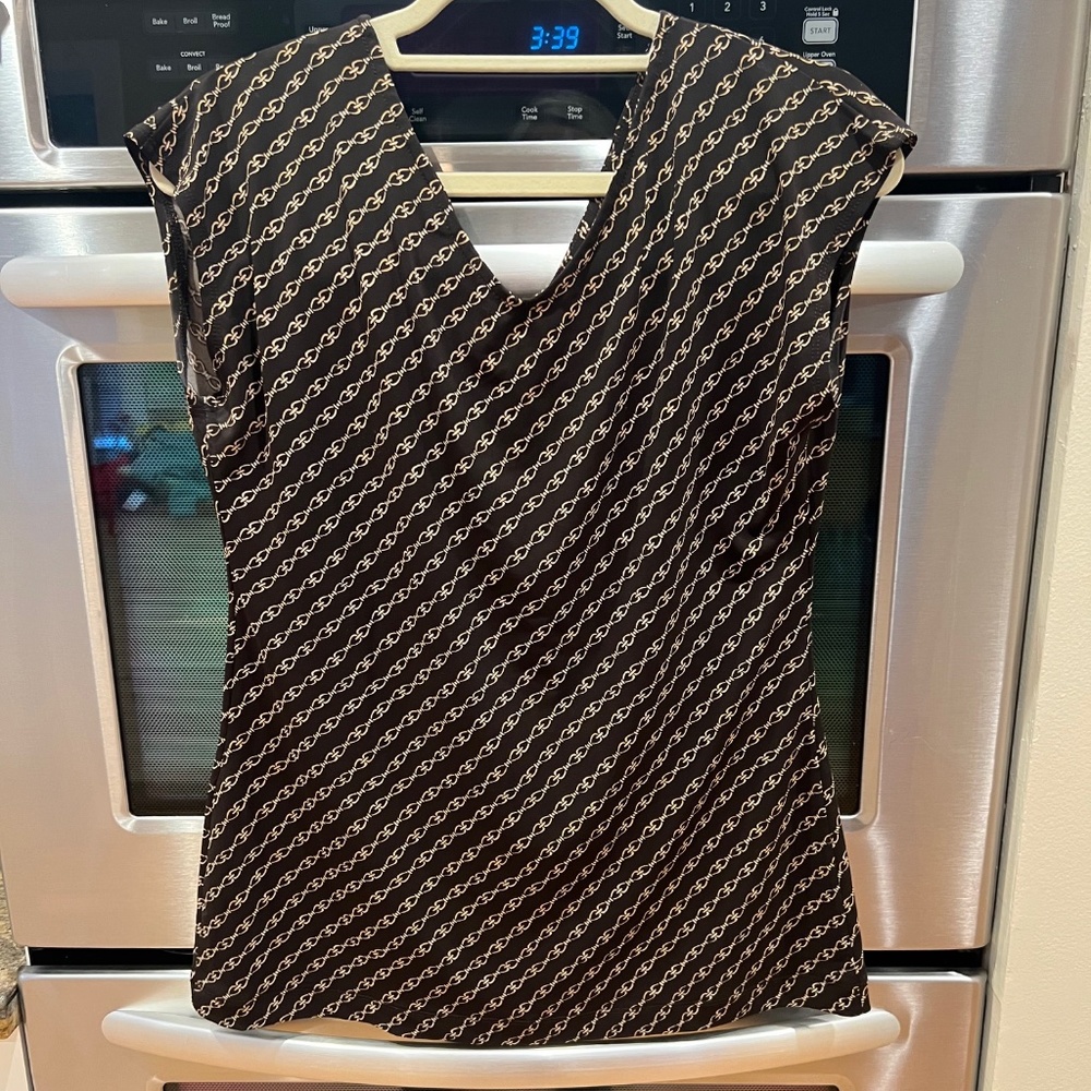 Women's Banana Republic Sleeveless Blouse (Medium)
